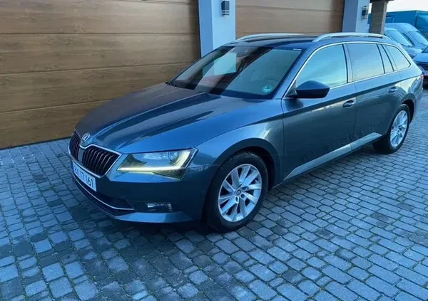 samochody osobowe Skoda Superb cena 72447 przebieg: 198000, rok produkcji 2018 z Górzno